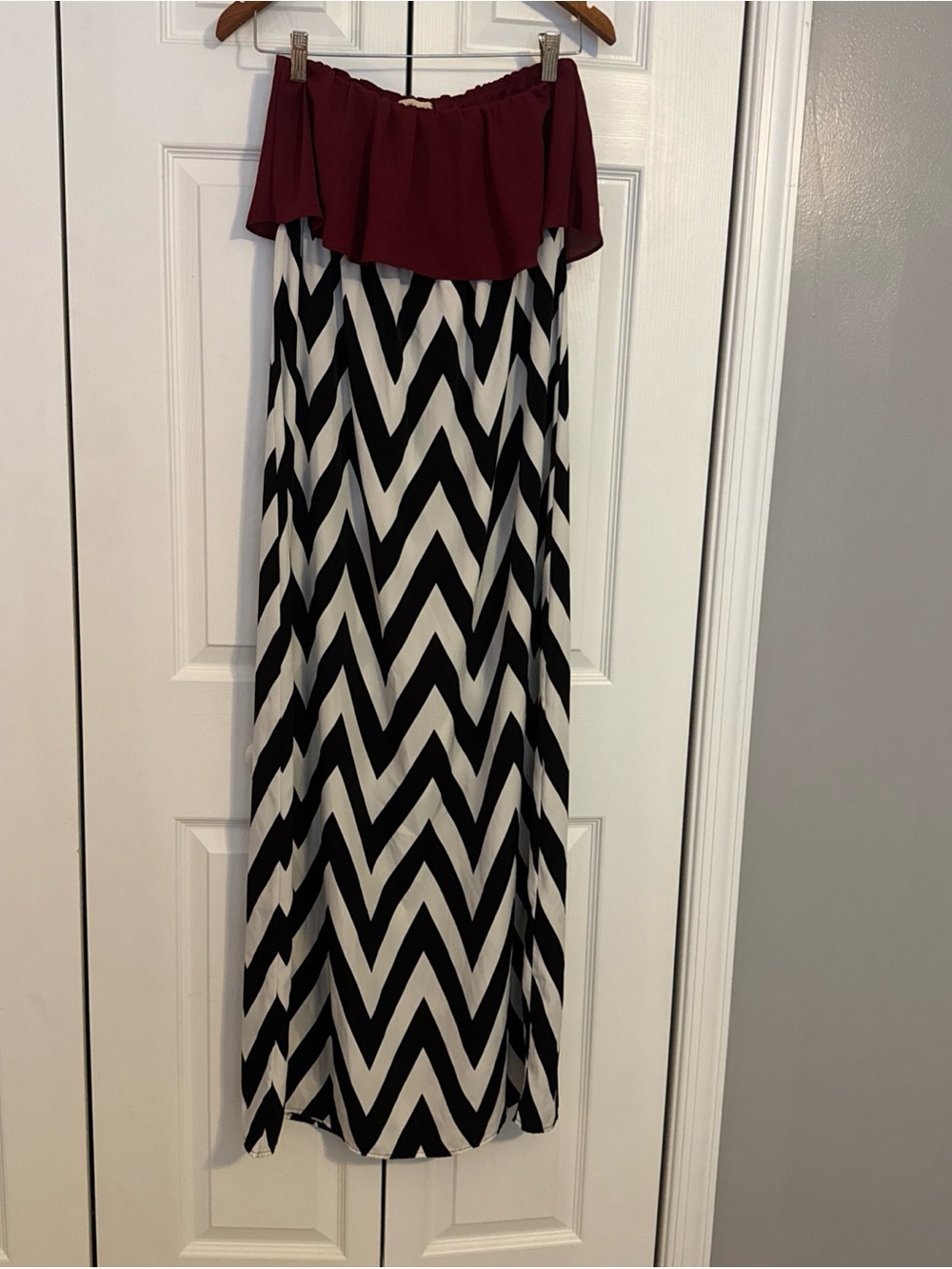 Garnet Burgundy/ Black & White Chevron Strapless Maxi Dress Size Small USC